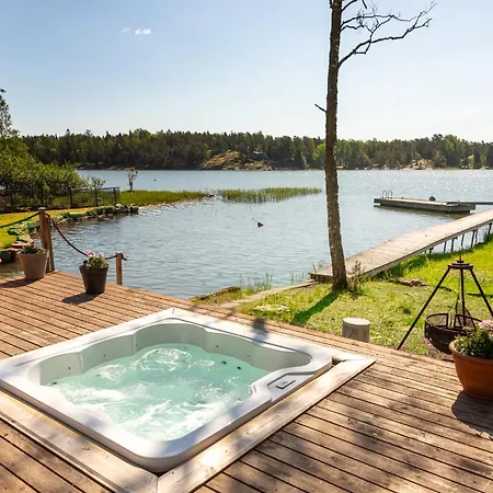 Dyyni - South Facing - Seafront - Jacuzzi Villa